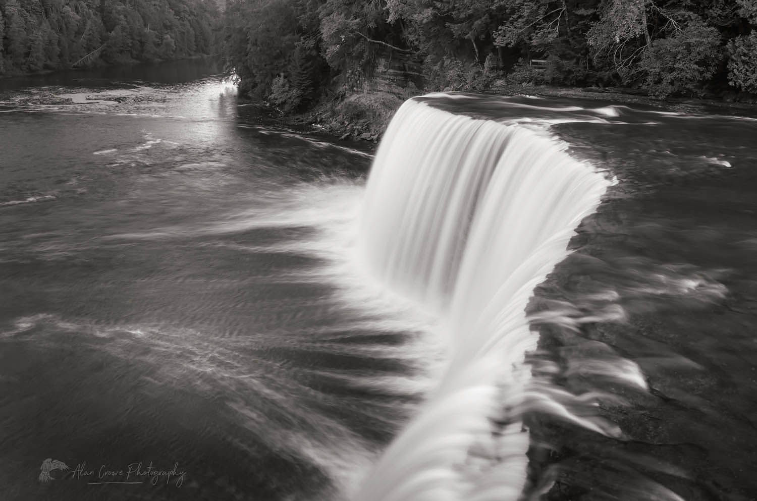 Upper Tahquamenon Falls, Tahquamenon Falls State Park, Upper Peninsula Michigan #63825bw