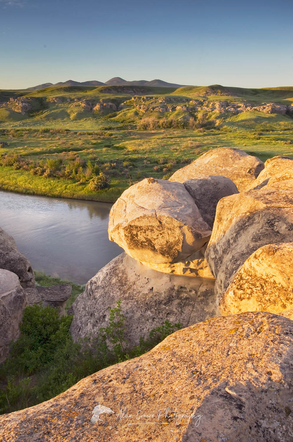 Eroded sandstone hoodoos and rock formations along the Milk River, Writing on Stone Provincial Park Alberta Canada #52846